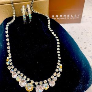 Beautiful Sorrelli necklace w/ earrings